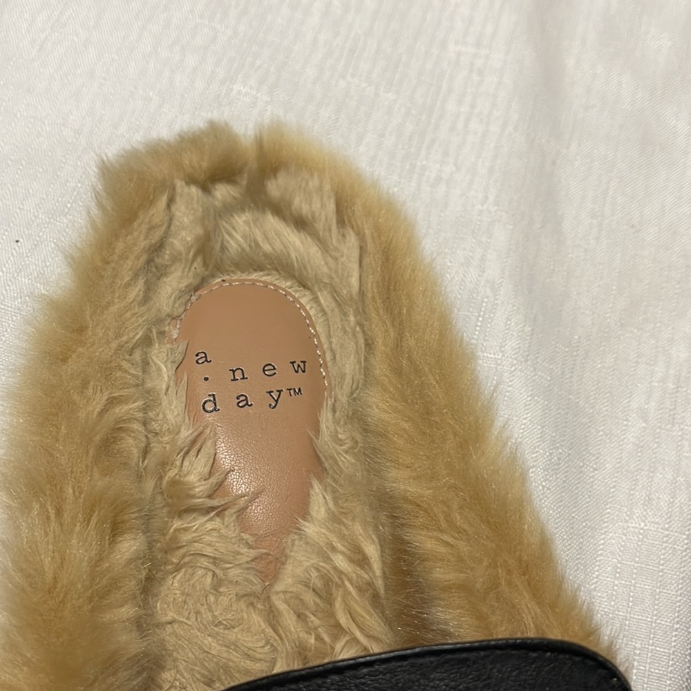 a. New day slip on shoes size 10 - Picture 3 of 7
